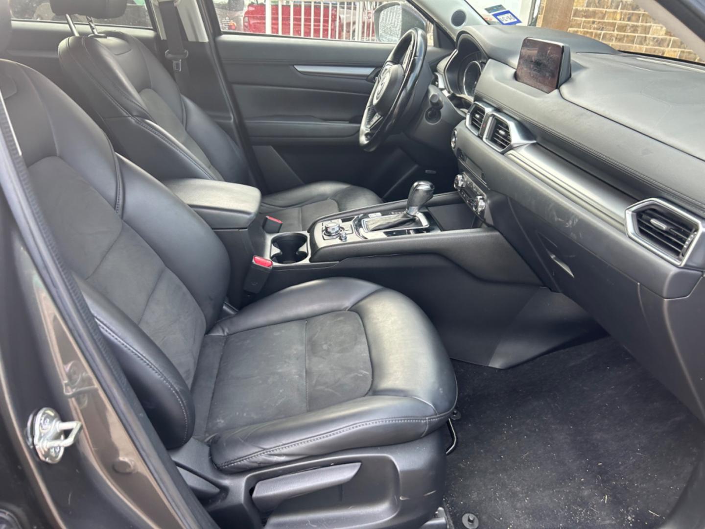 2017 Grey Mazda CX-5 (JM3KFACL8H0) , located at 1687 Business 35 S, New Braunfels, TX, 78130, (830) 625-7159, 29.655487, -98.051491 - Photo#6